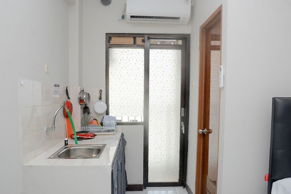 Bekasi Timur Hotel | Alluring Studio at Lagoon Apartment Near Bekasi Town Square