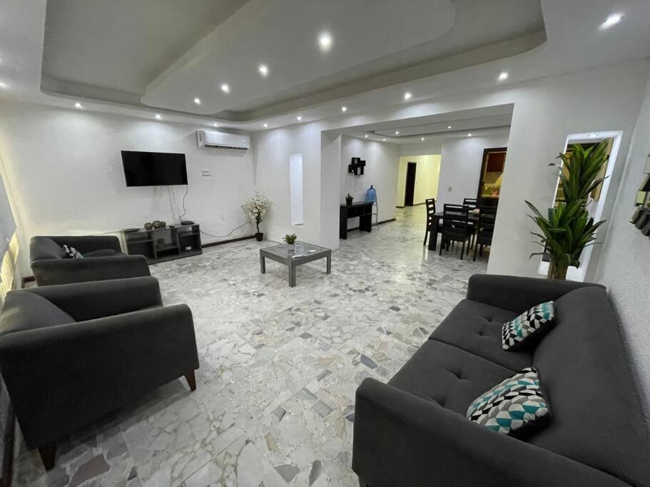 Lomas de Mazatlan Apartment | Amplio 1 departamento super céntrico para familia