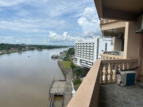 Kampung Surabaya Apartment | Ancient Riverbank 2BR River View Walk to City