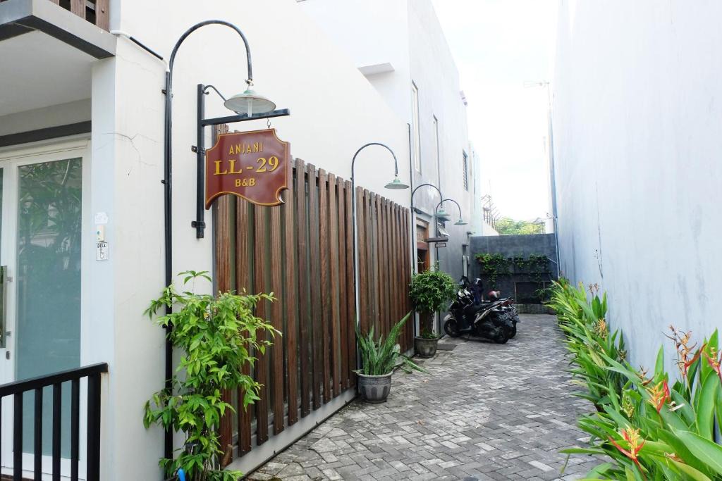 Surabaya Bed & Breakfast | Anjani Bed and Breakfast