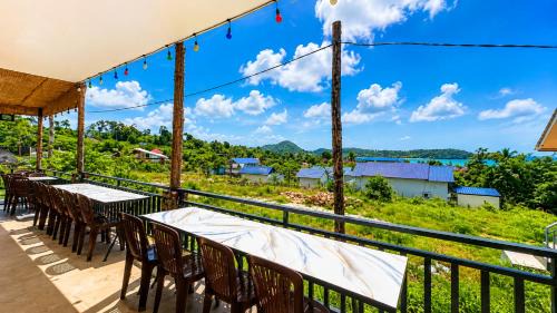 Koh Rong Hostel | Antalya Hostel Bar & Restaurant