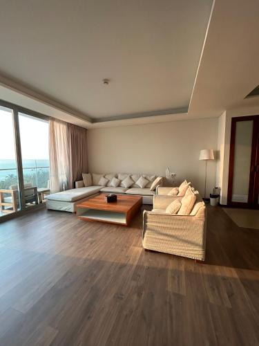 Son Tra Apartment | Aparthotel in A la Carte - 2 bedrooms, 3 balconies, seaview, beachfront, central, rooftop pool