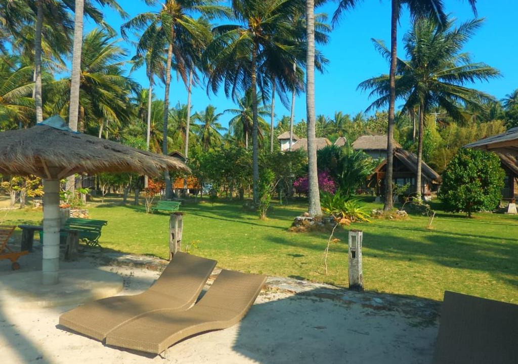 Karimunjava Resort | Ary's Lagoon Bungalow & Hotel