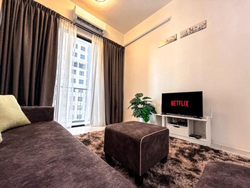 Central Seberang Perai Apartment | Aston Acacia Pool View 2BR for 5 Pax with Pool & Netflix WiFi