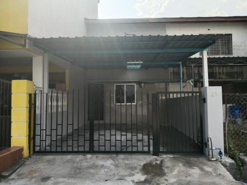 Taman Paya Jaras Permai House | Asyun Homestay 1 Double Storey House Sg Buloh Town