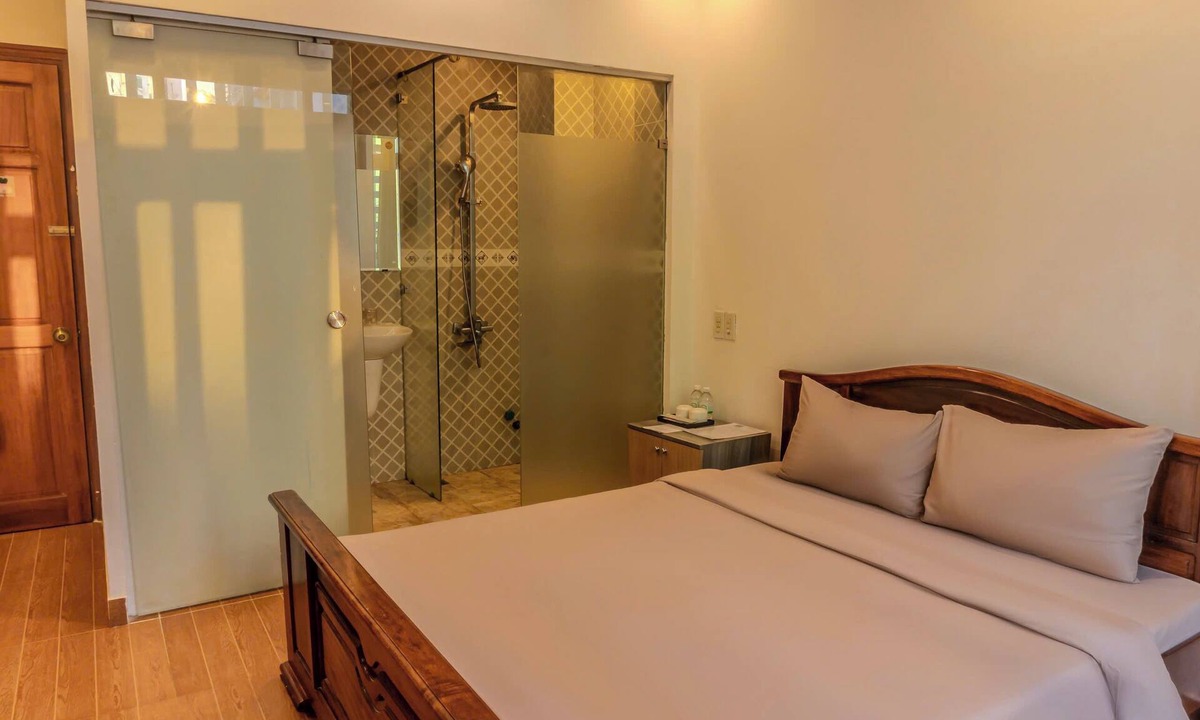 Tran Phu Beach House | AuraHome 5 Bebrooms, Rooftop BBQ, City center