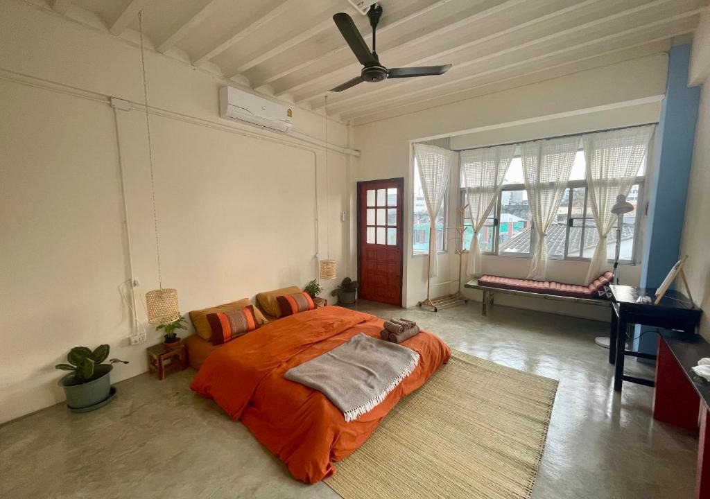 Talat Noi Hostel | Baan KhaoSoi - Private room in a rooftop hostel 3rd floor