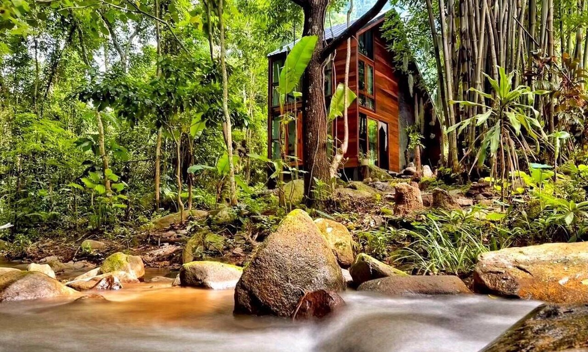 Chiang Dao District Cottage | Baan Laan – Cozy House with Mezzanine, Garden & River