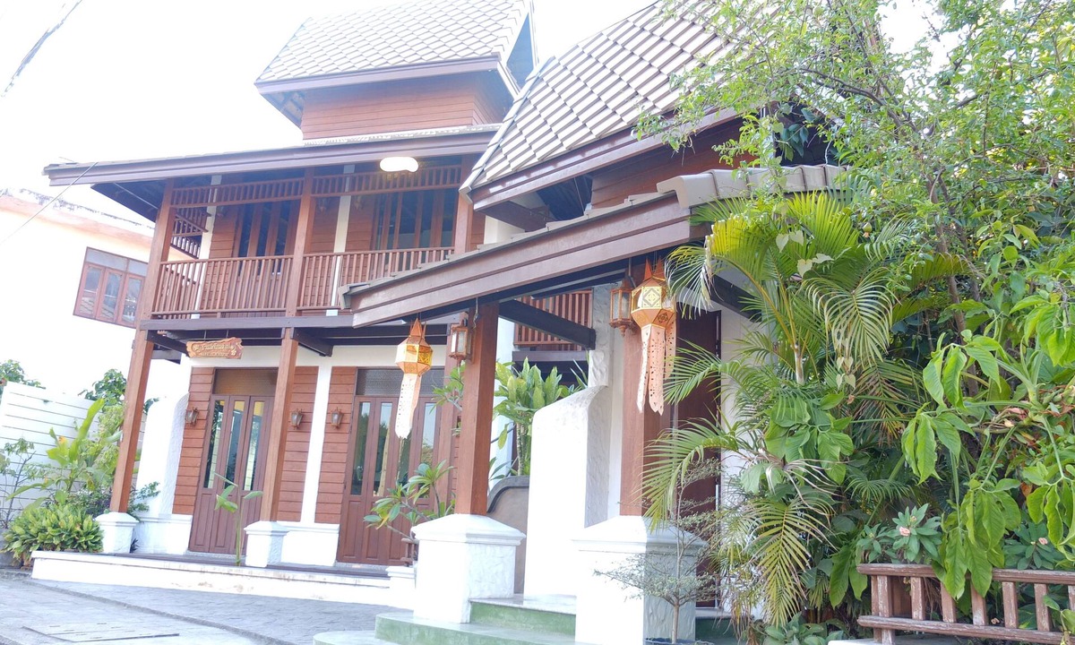 Wua Lai Hotel | Baanlek Home Stay