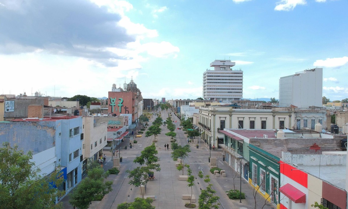 Centro Apartment | Balcony Apartment right with beautiful Paseo Alcalde right outside your door