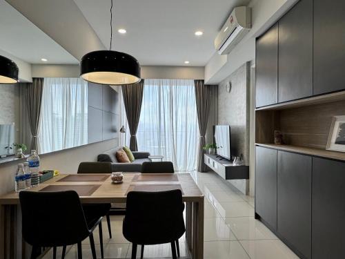 Bukit Bintang Apartment | Balcony Cityscape III The Robertson Residence 41f
