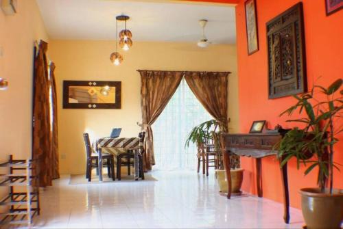 Kota Perdana House | Balinese Villa at Seri Kembangan12 to15 pax