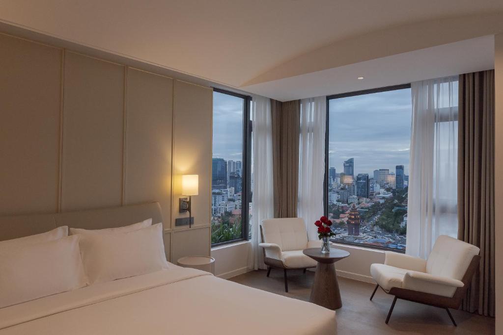 Chamkar Mon Hotel | Bassac Signature Experience Modern City Living with Infinity Pool and Rooftop Dinning