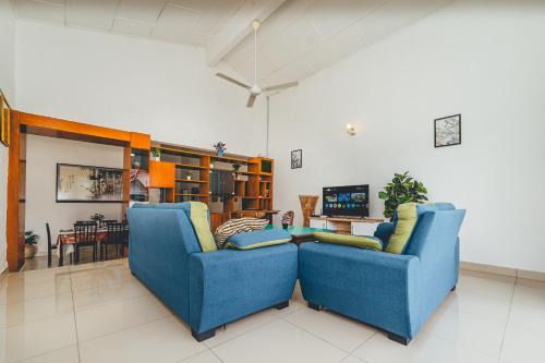 Batu Pahat Villa | Batu Pahat w Pooltable Villa 4BR16pax by Our Stay