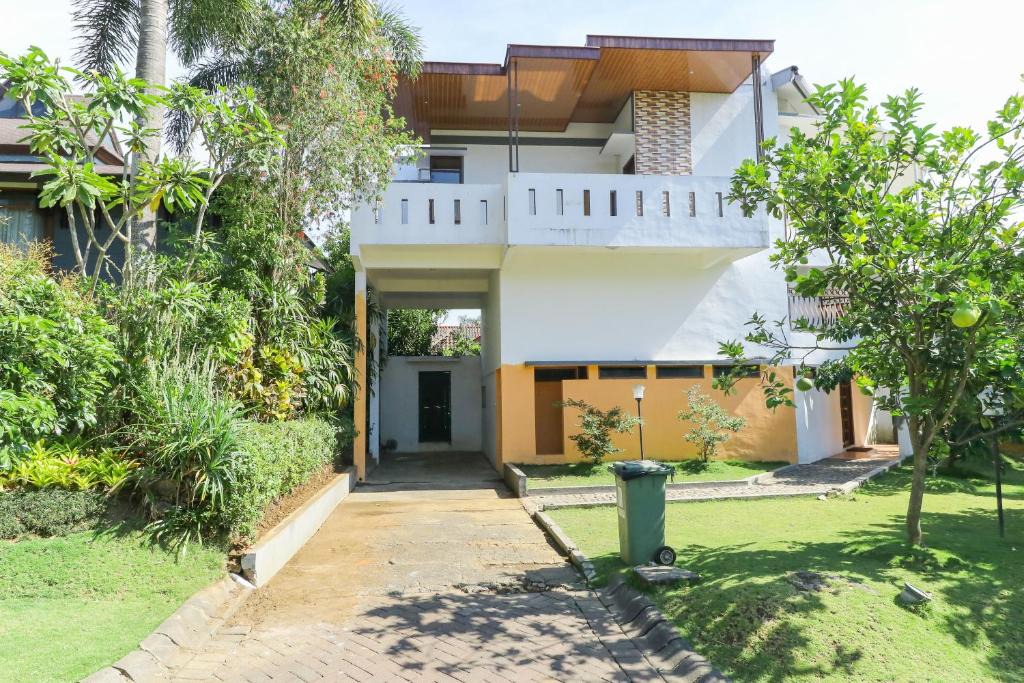 Sidomulyo House | Batu Villa & Residence By Pinky