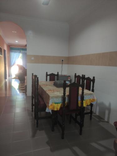 Kampung Lampu House | Bayu Homestay