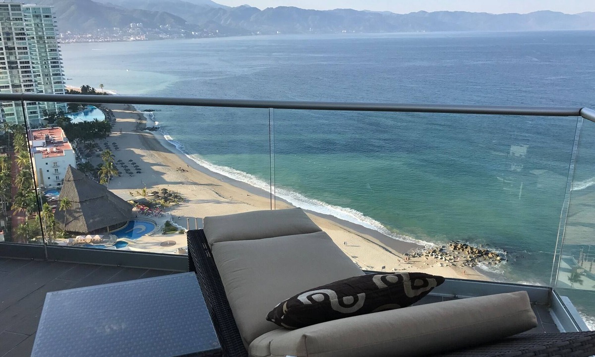North Hotel Zone Condo | Beachfront Best Views! Now Booking Summer! Christmas is Available.