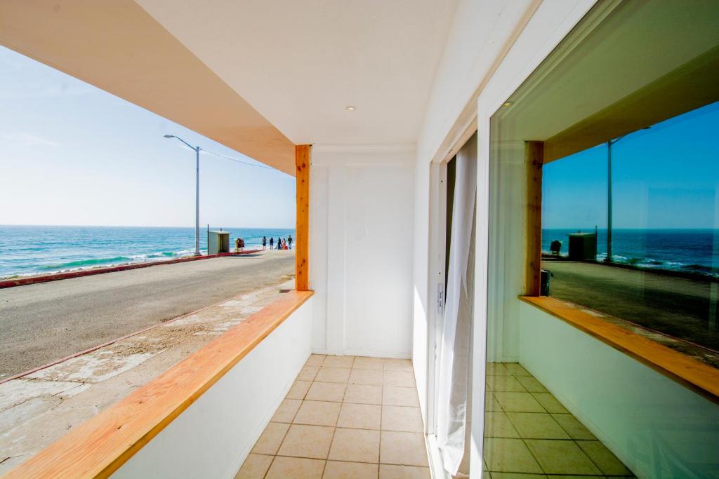 Costa Apartment | BEACHFRONT Breathtaking 1 Bedroom Apt
