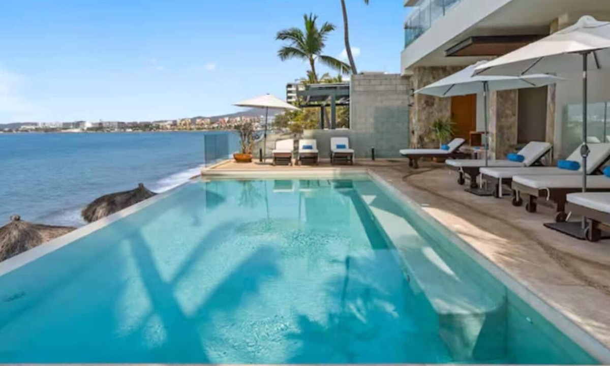 Bucerias Condo | Beachfront Luxury Penthouse in Mar Azul in Bucerias | Sleeps 6 | 2BR/2.5BA 🌊 Stay in style at this stunning brand-new beachfront penthouse in Bucerías. With 2 bedrooms plus a loft, 2.5 bathrooms, and 3 beds, this beautifully designed space