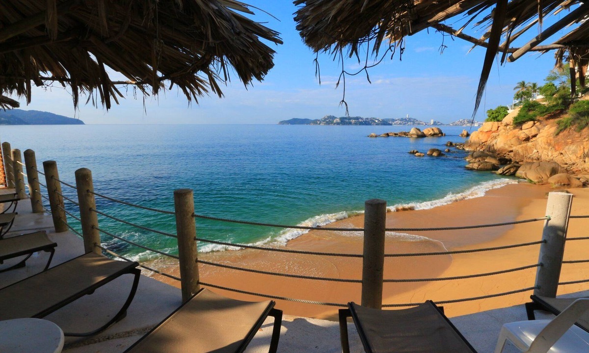 Club Deportivo Hotel | Beachfront Suite at Hotel Torres Gemelas