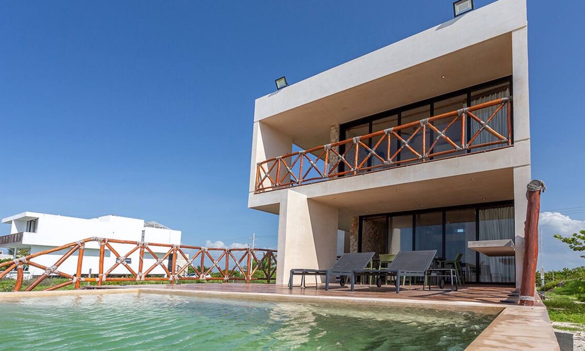 Ixil House | Beachfront Oasis with 2 Private Pools / Casa A-Mar