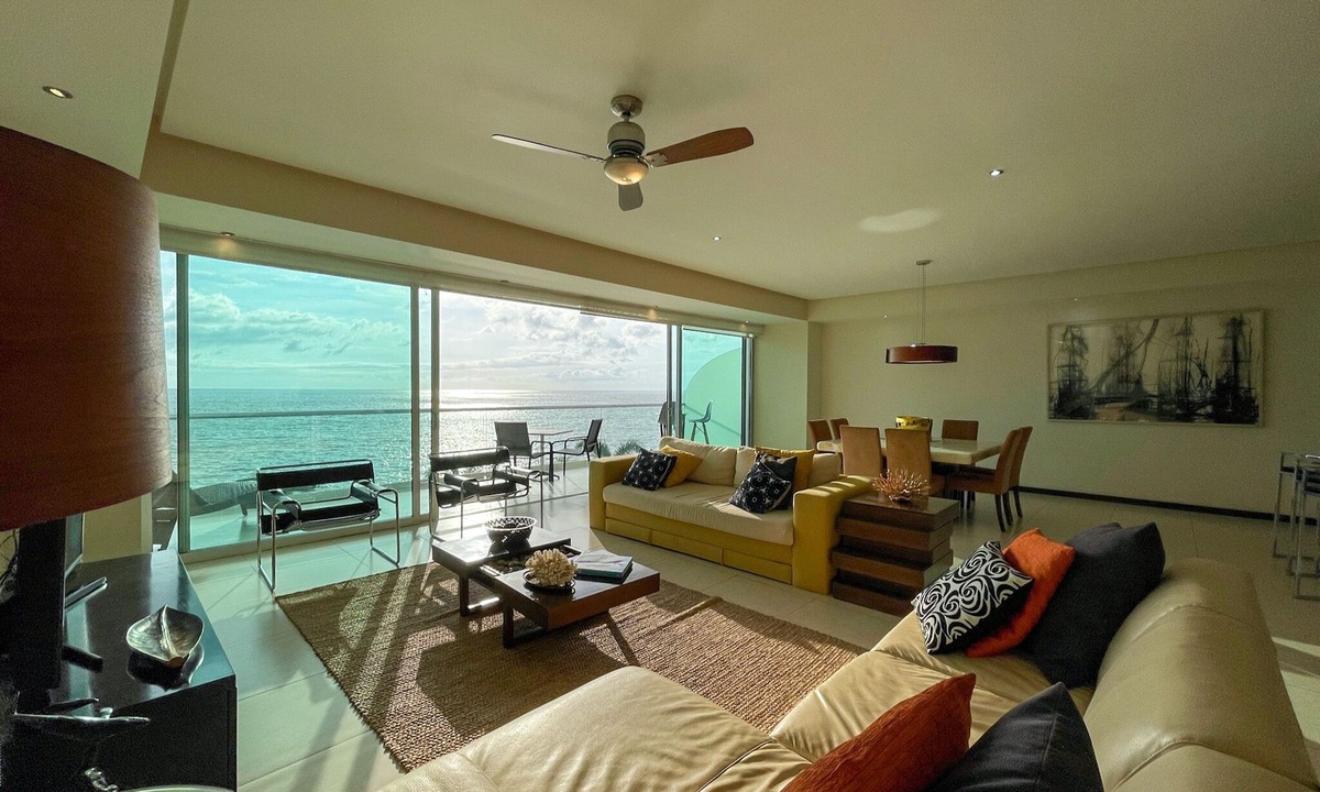 North Hotel Zone Apartment | Beachfront Peninsula Puerto Vallarta