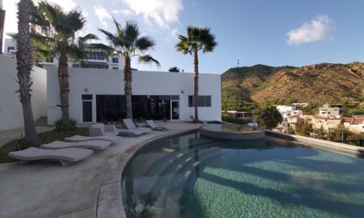 Libertad House | Beautiful Condo With Ocean View only 5 star rating with reduced price