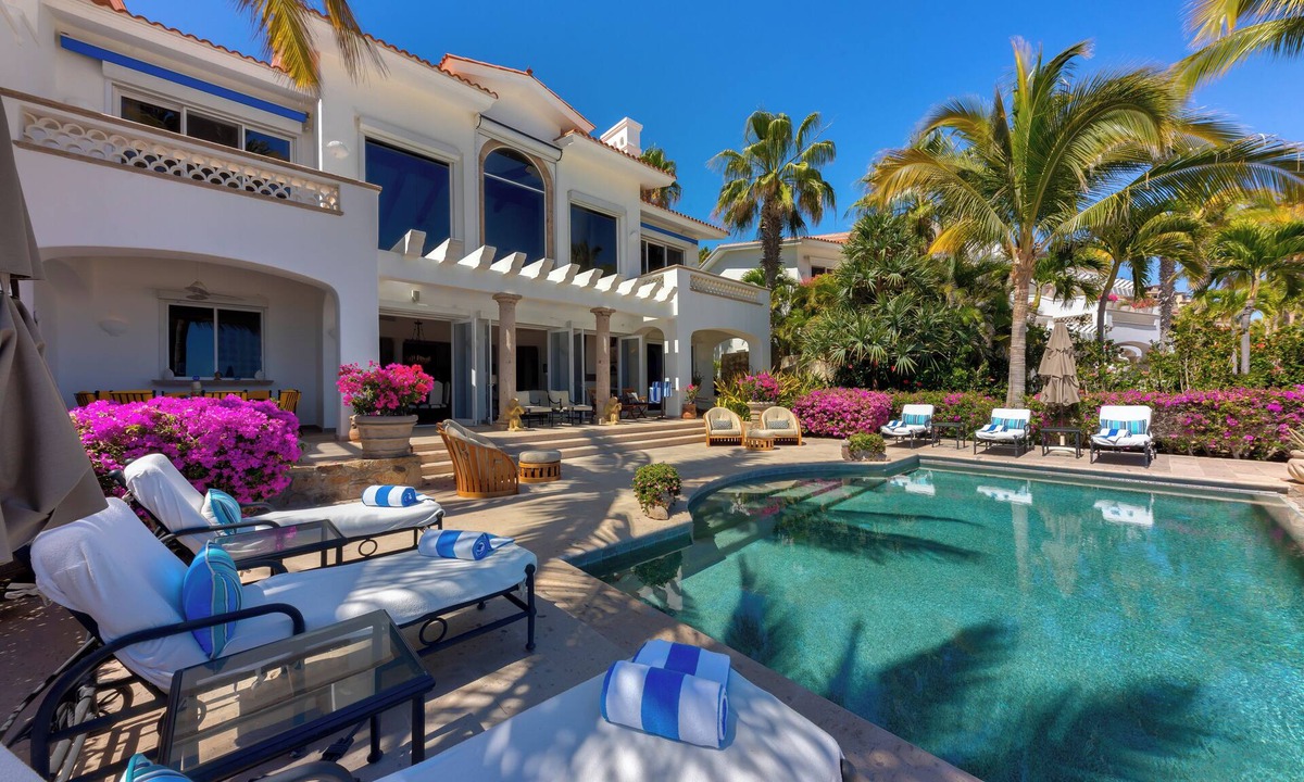 San Jose del Cabo Villa | Beautiful four bedroom, fully staffed beachfront villa near the O&O Palmilla