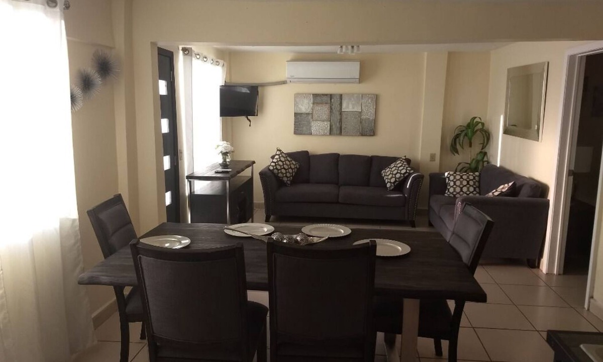 Rinconada de Otay House | Beautiful House on 2nd Floor (Close to the airport!)