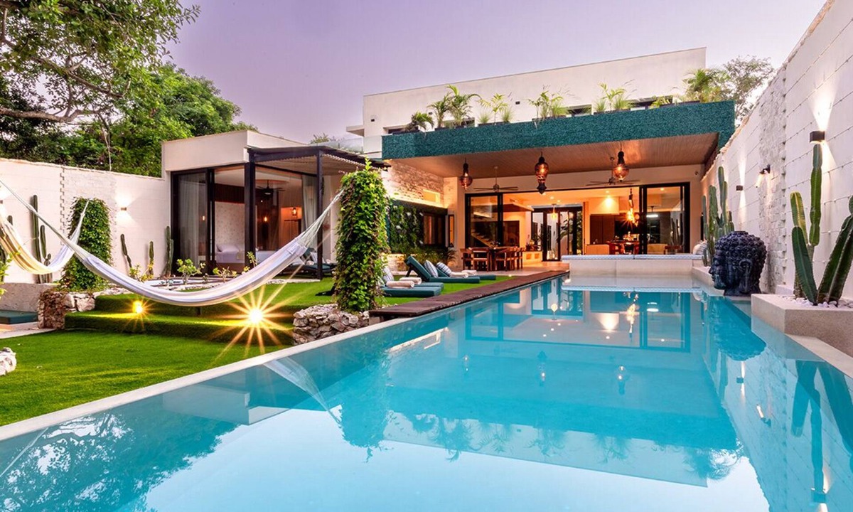 Playacar Fase II House | BEAUTIFUL NEW VILLA UP TO 21 PEOPLE - GYM/POOL/UNDERGROUND BAR