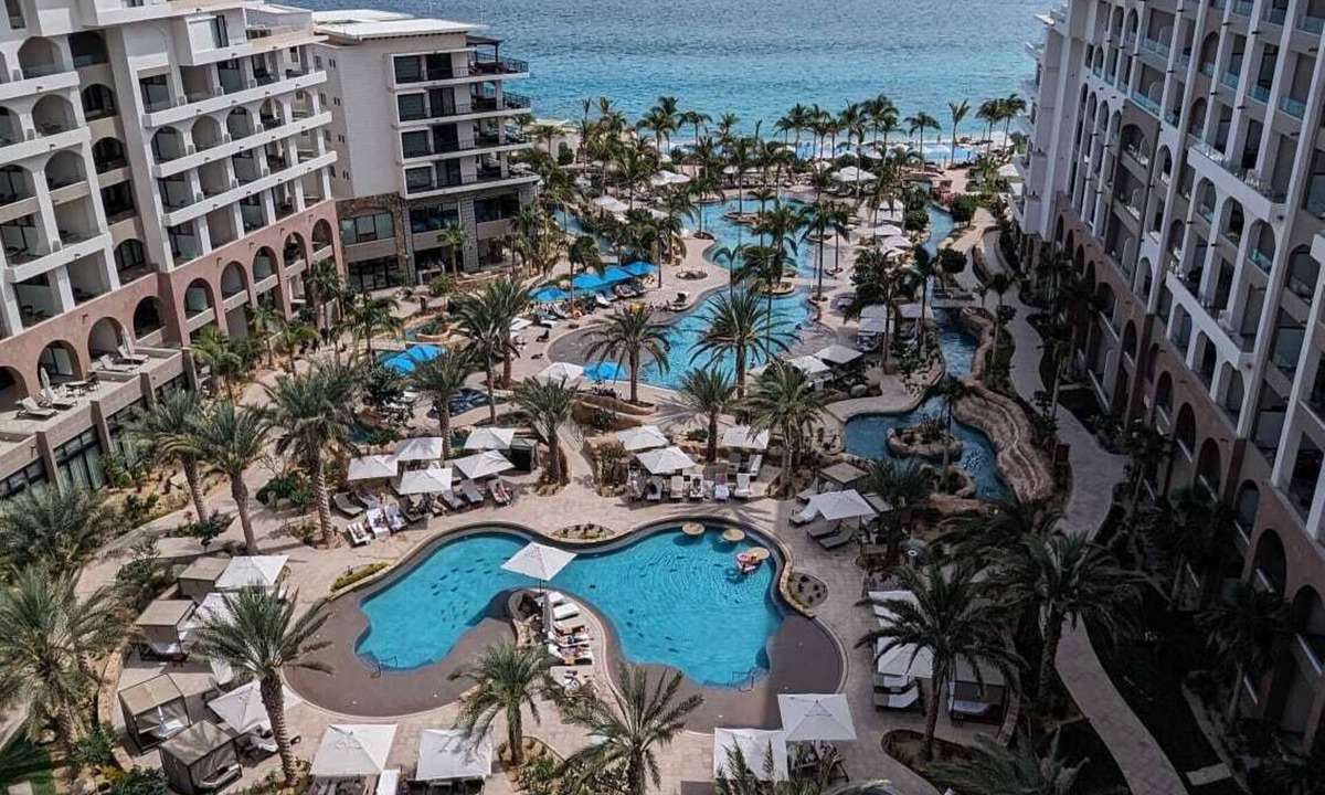 El Tezal Resort | Beautiful resort in Cabo San Lucas with spa, gym, lazy river, infinity pool