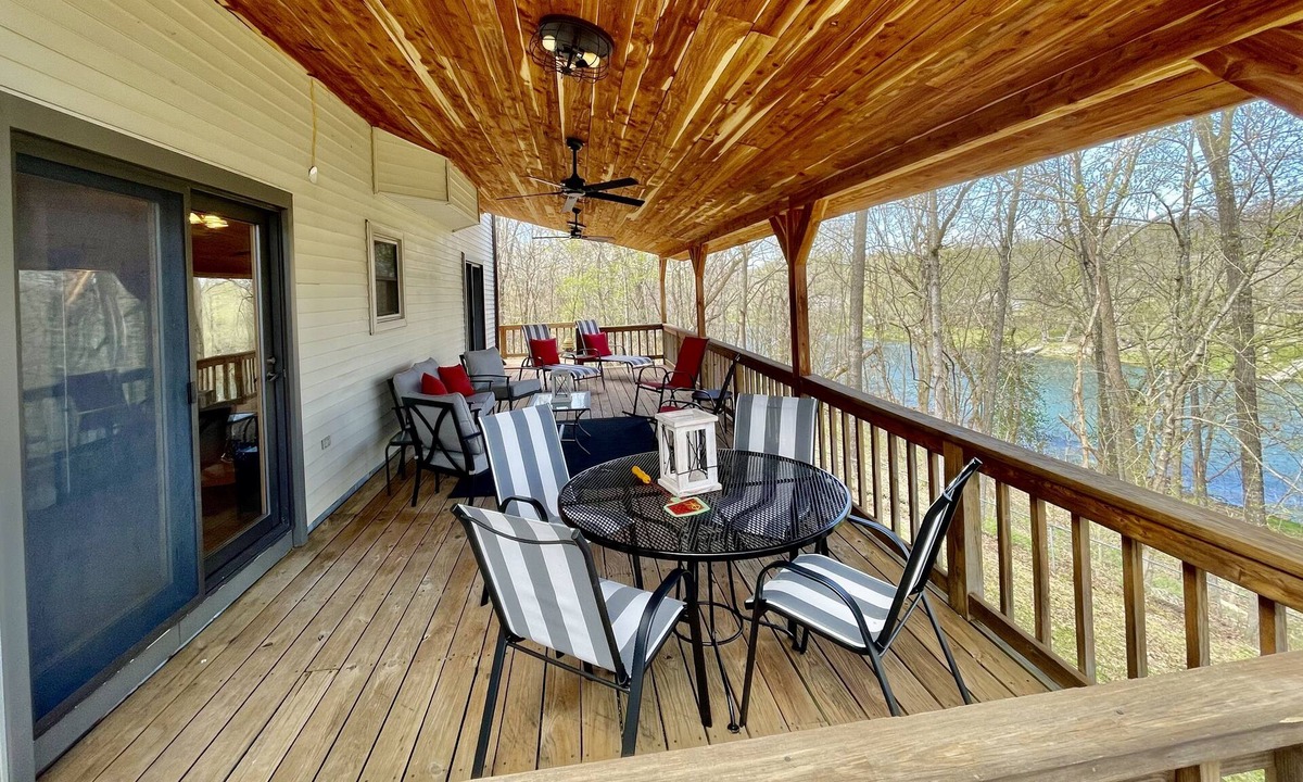 Mammoth Spring House | Beautiful Riverside home nestled on the banks of Spring River!