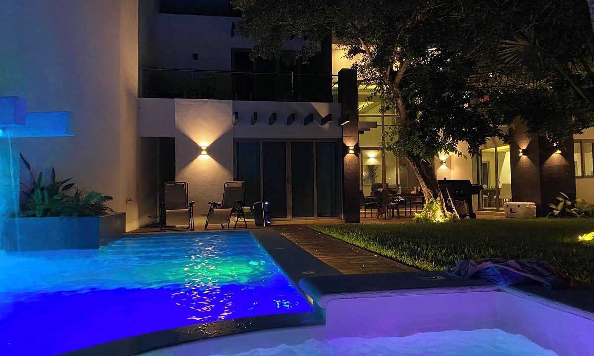Colonia Centro House | Beautiful spacious home 2 blocks from the ocean in the heart of downtown Cozumel