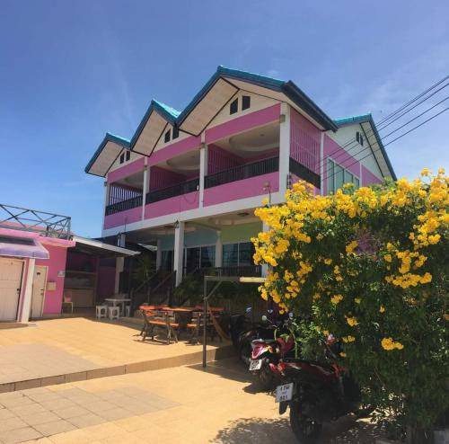 Koh Lan Bed & Breakfast | Bed and breakfast ∙ 3 guests