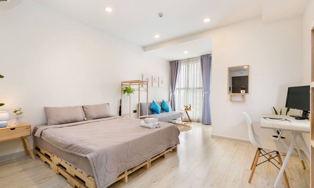 Bach Dang Riverside Apartment | Best view | Super central with Pool Gym Balcony