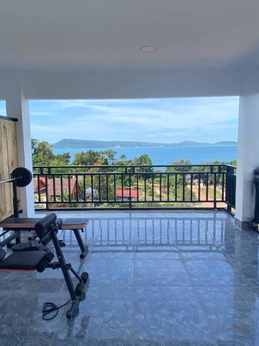 Koh Rong Sanloem House | Big Head Bungalows