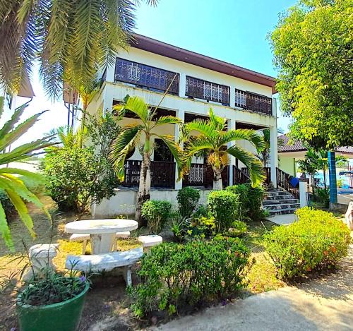 Chakphong House | BIG VILLA at CET Resort Padelcenter with Pool and Tennis