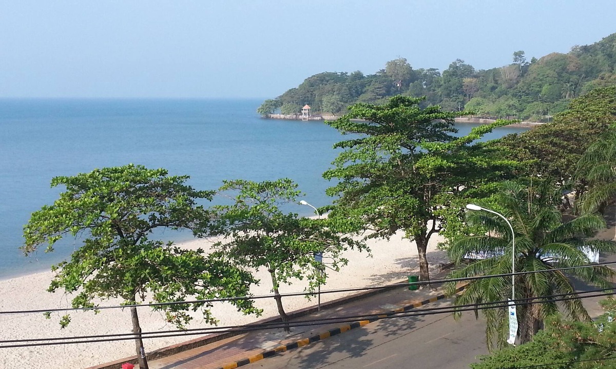 Krong Kaeb Hotel | Bird of Paradise Bungalows
