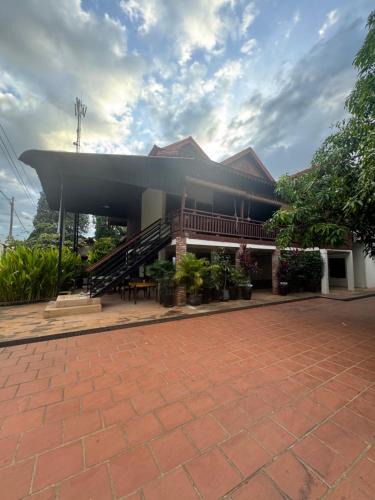 Siem Reap Hostel | Blue monkey - Bouldering Guesthouse