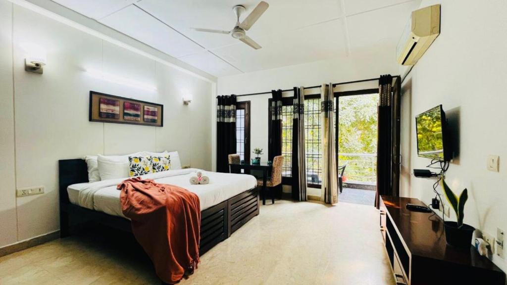 Sushant Lok Apartment | BluO Modern Studio DLF Galleria Market