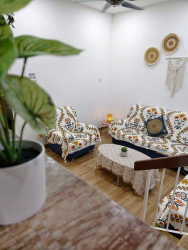 Taman Permai House | Boho Corner Retreat Seremban with Karaoke, BBQ, Games