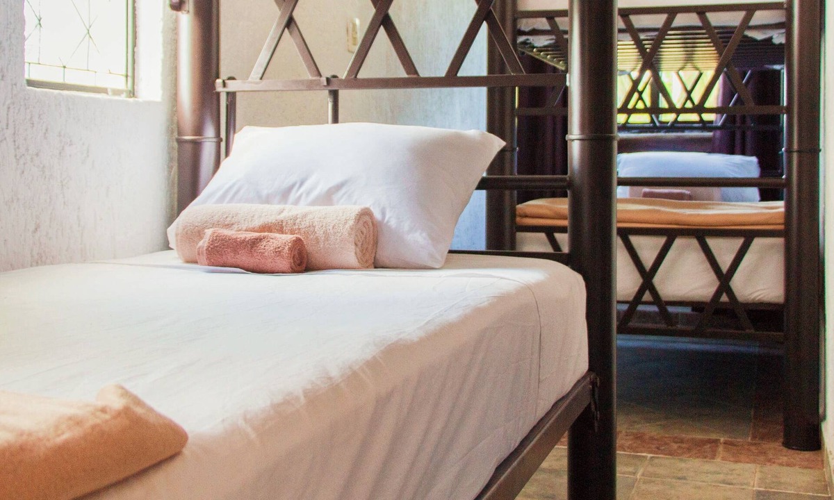 Alfredo V. Bonfil Hostel | Boom Feel, Hostal Bonito En Cancún México tropical rom