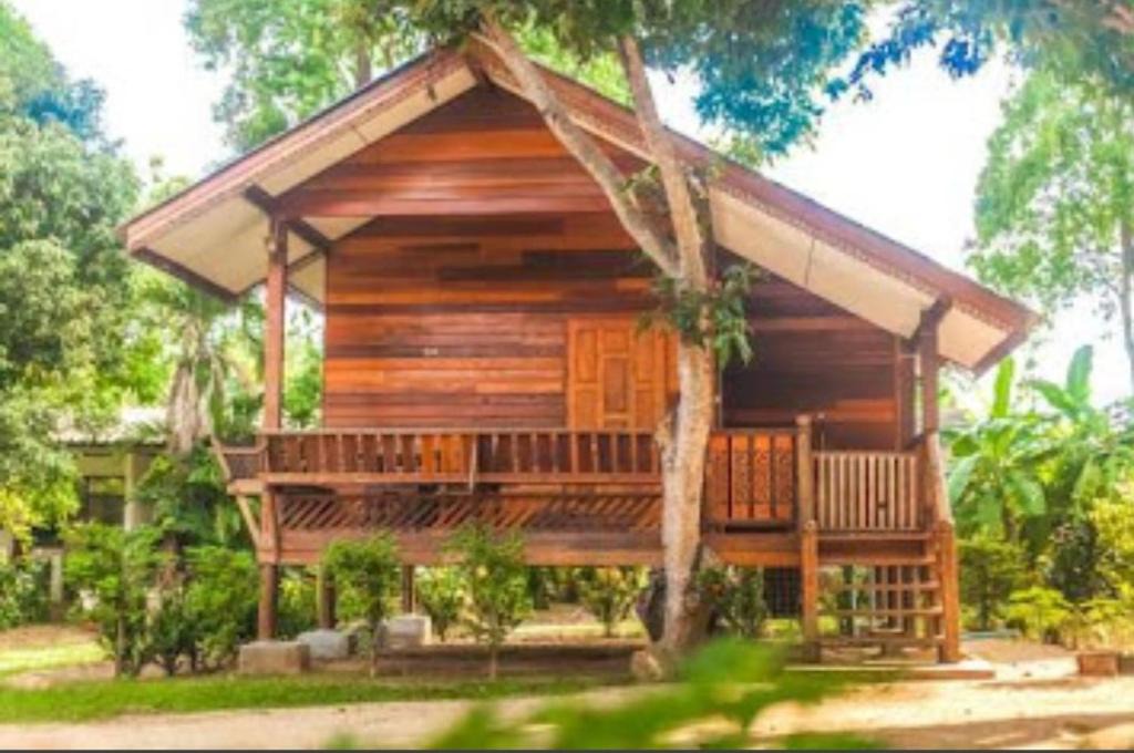 Lamai Ski Chalet | BORA BORA BUNGALOW