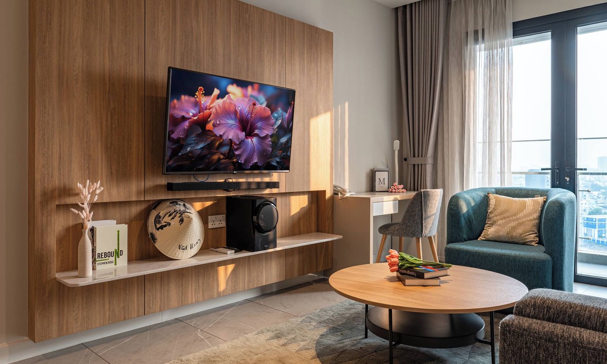 District 1 Apartment | Boutique 6 bedrooms Escape in Saigon Pool, Gym and Bathtub