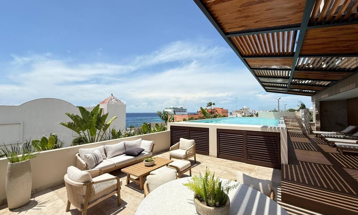 Colonia Centro Condo | BRAND NEW Luxurious Ocean Front Condo with Pool in the heart of downtown Cozumel