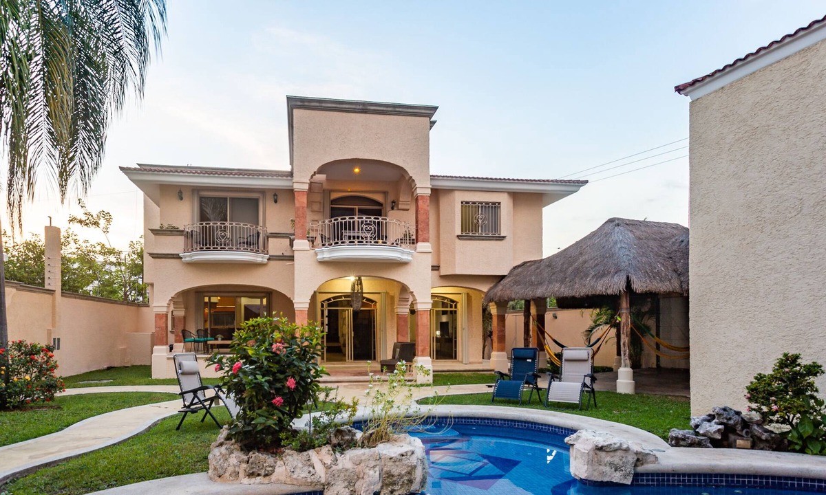 San Miguel House | Breakfast Included w/pool 5rooms/5bath for 15