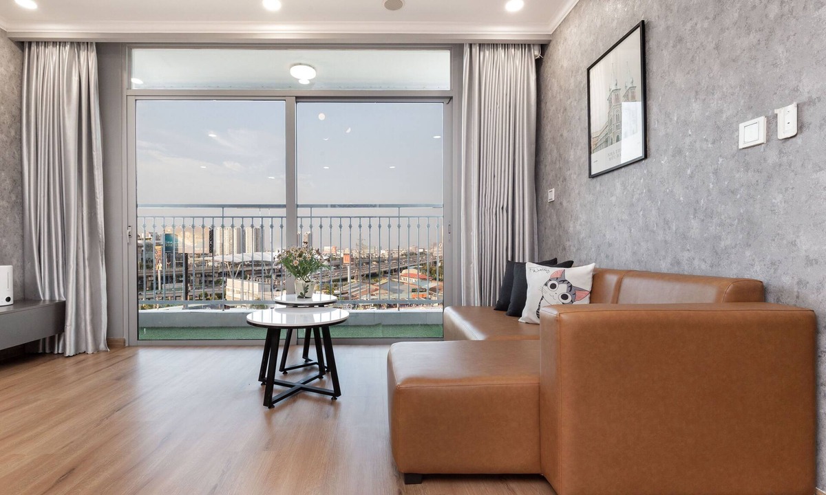 Hang Xanh Apartment | Bright, Modern 2br Apt next Landmark 81 Skycrapern