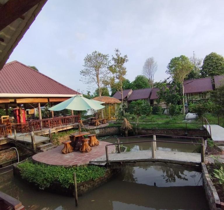 Phong Dien Bed & Breakfast | Brown House Resort