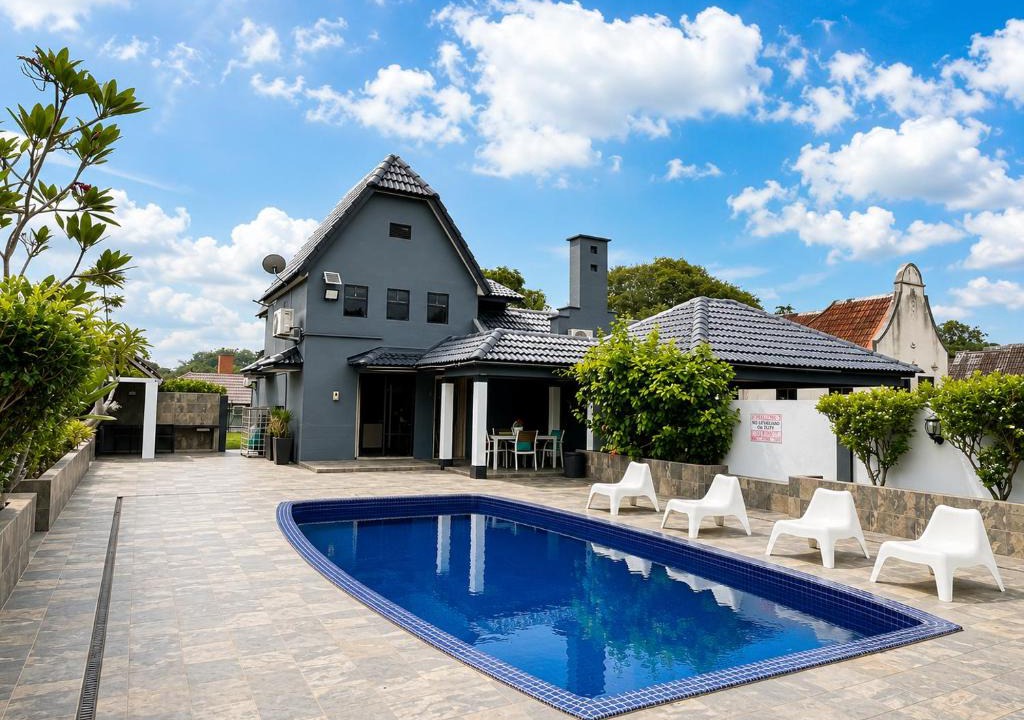 Alor Gajah House | Bucketland Family Villa 5 - Private Pool, Karaoke & BBQ