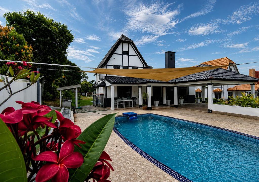 Alor Gajah House | Bucketland Villa 1 Alor Gajah Melaka - Private Pool & Karaoke